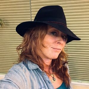 Black flocked fabric hobo hat with burgundy velvet band